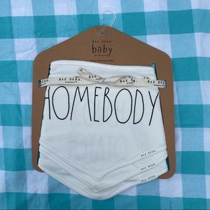 Rae Dunn NIP Set of 3 Bibs 👩🏼‍🍼🤱🏽